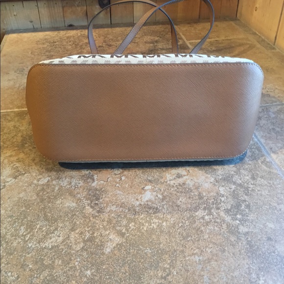 NWOT-MK Kempton w/Signature Logo Jacquard Tote - Picture 3 of 7